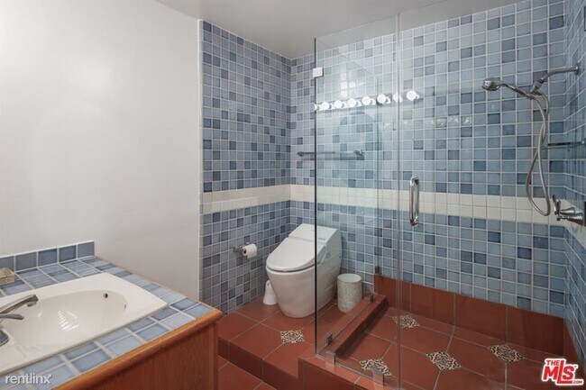 Building Photo - 2 br, 2 bath Condo - 6 Eastwind St Apt 320