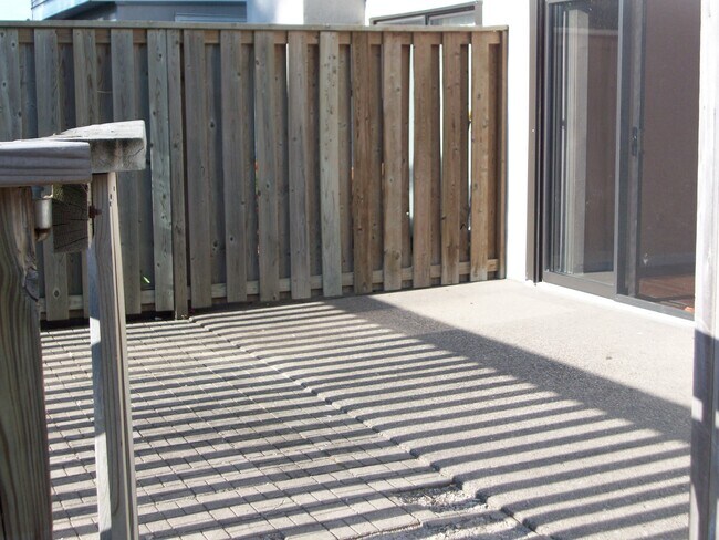 Building Photo - 1254 Landmark Trl N