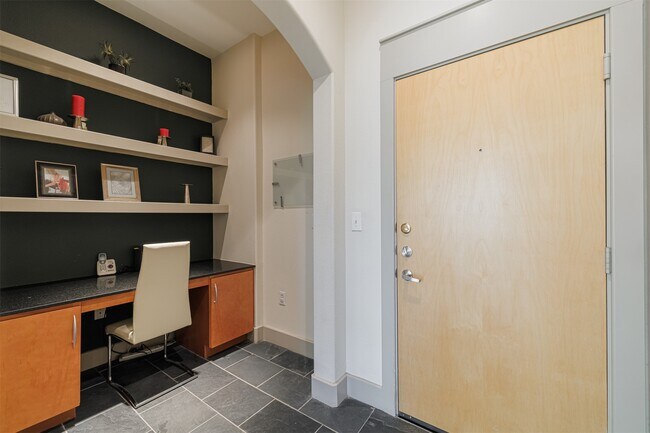 Building Photo - 1901 Post Oak Blvd