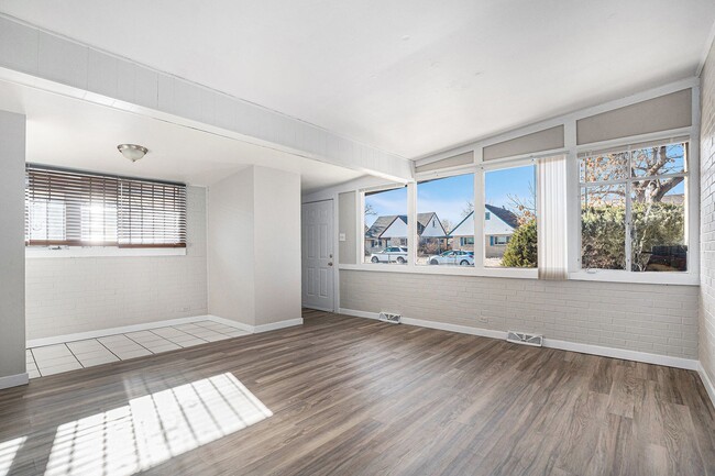 Photo - Newly Renovated 2Bed/1Bath Duplex in Park Hill House