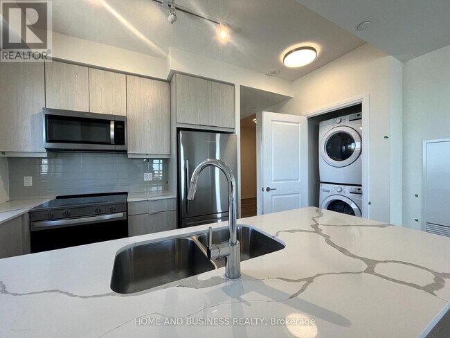 Building Photo - 15 Watergarden Dr