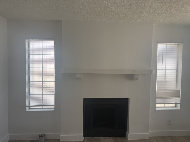 Building Photo - 909 Staffordshire Cir