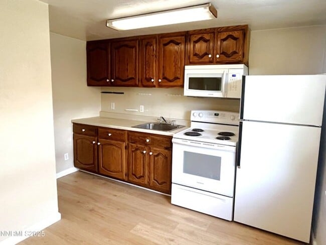 Building Photo - BIG VALUE small price!