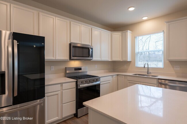 Building Photo - 2023 Lyndon Green Cir