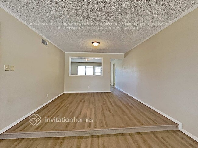 Building Photo - 710 N Oracle Cir