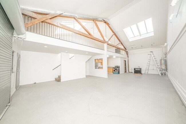 Building Photo - 1617 32nd St