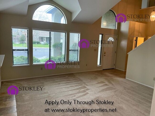 Building Photo - 1633 Lindbergh Dr