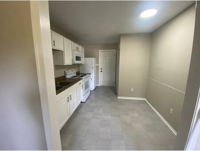 Foto del edificio - 6421 Applecross Ave