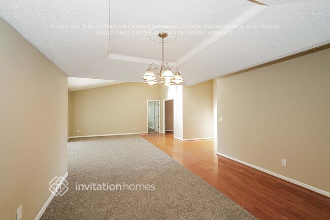 Building Photo - 3214 N Thackery Wy