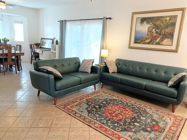 Building Photo - 1620 1/4 York Dr