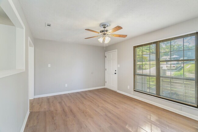 Foto del edificio - 2809 Lay Ave