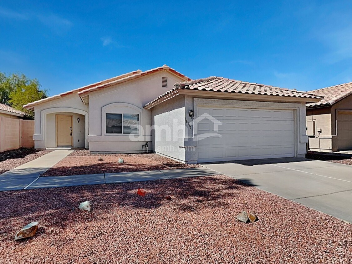 Foto principal - 16179 W Sherman St