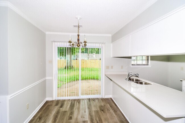 Building Photo - 6349 Valleydale Dr