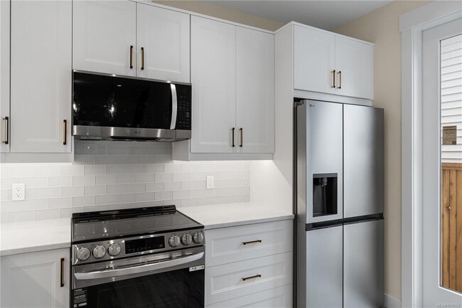 Building Photo - 149 First Ave W