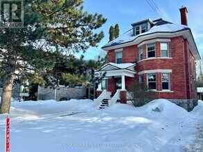 Building Photo - 724 Echo Dr