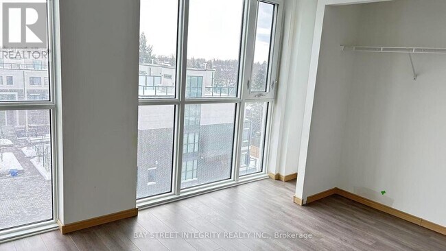 Photo du bâtiment - 3429 Sheppard Ave E