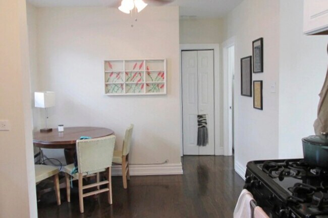 Foto del edificio - 2133 W Giddings St