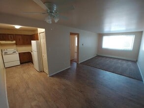 Building Photo - 325 Cragmor Rd