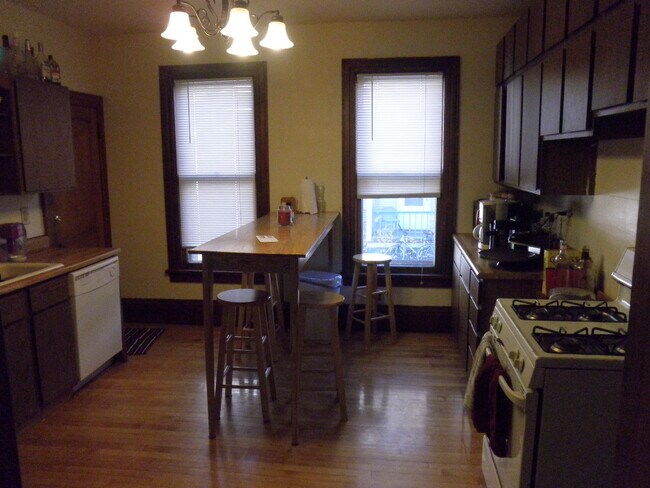 Kitchen - 211 S Mills St