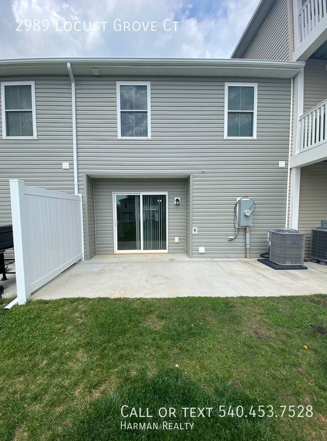 Foto del edificio - Modern Move In Ready Townhome with a great...