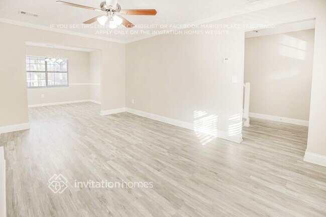 Foto del edificio - 260 Rosewood Dr