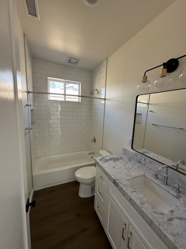 Hall / common bath - 9646 Caminito de Maria