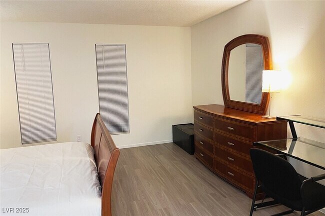 Foto del edificio - 4650 Koval Ln