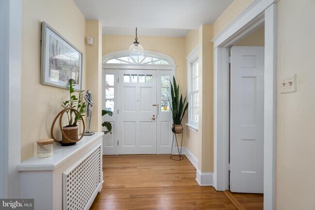 Foto del edificio - 48 Cleveland Ln