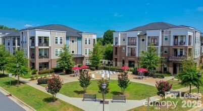 Building Photo - 16408 Holly Crest Ln