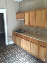 Building Photo - 554 Bellows St