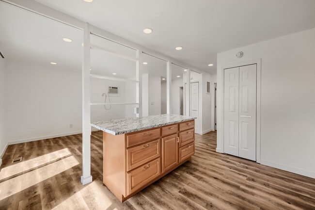 Foto del edificio - Move in ready unit on Fairway!