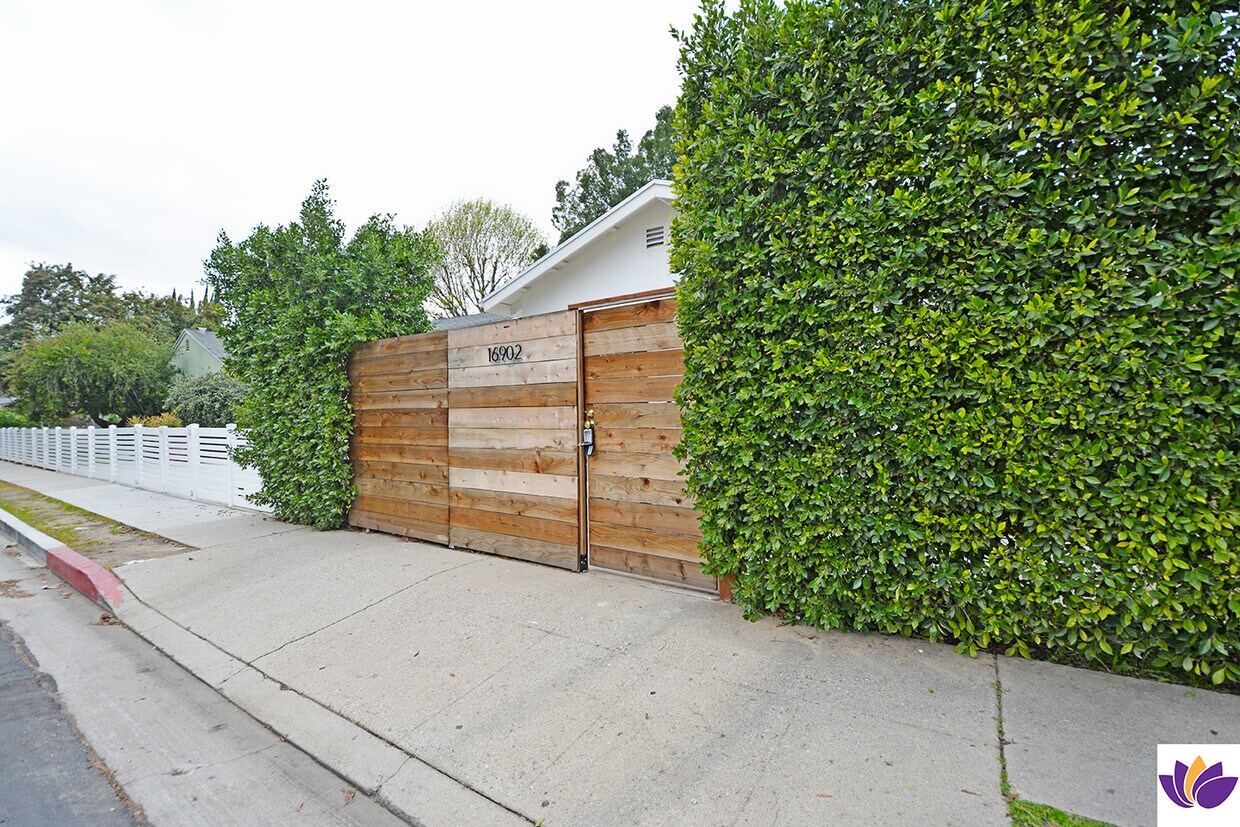 16902 Hart St, Van Nuys, CA 91406 House Rental in Van Nuys, CA