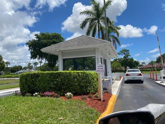 Primary Photo - 1102 Green Pine Blvd