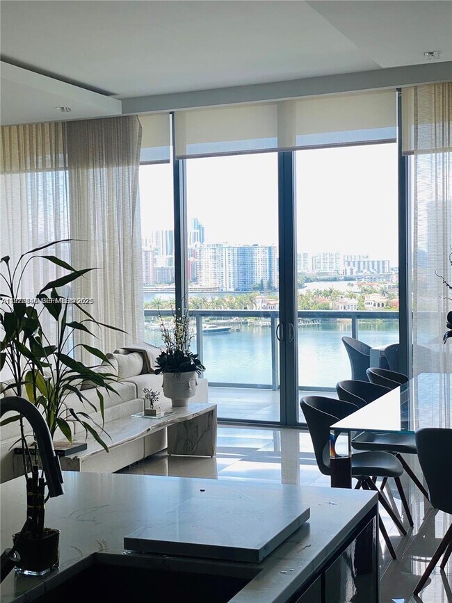 Foto del edificio - 3300 NE 188th St