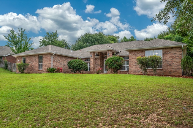 Building Photo - 4 bedroom 2 bathroom