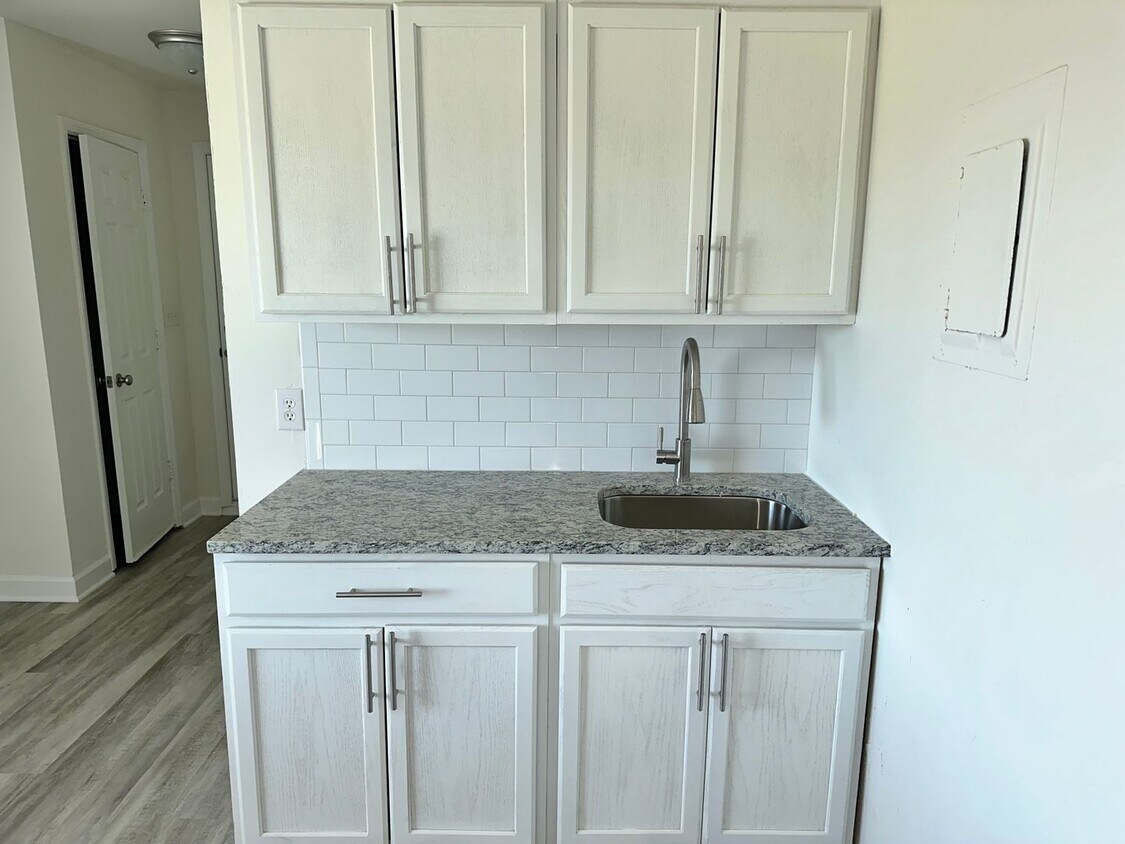 Foto principal - 2063-B Walton Way