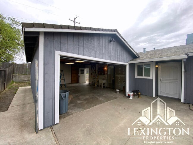 Building Photo - Beautifully Remodeled, Single-story, 3BD/2BA Home in Rio Linda near Babe Best Park!