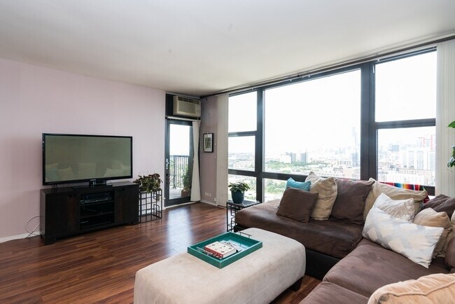 Foto del edificio - 2605 S Indiana Ave