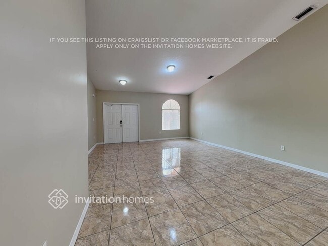 Building Photo - 5851 SW 163rd Pl