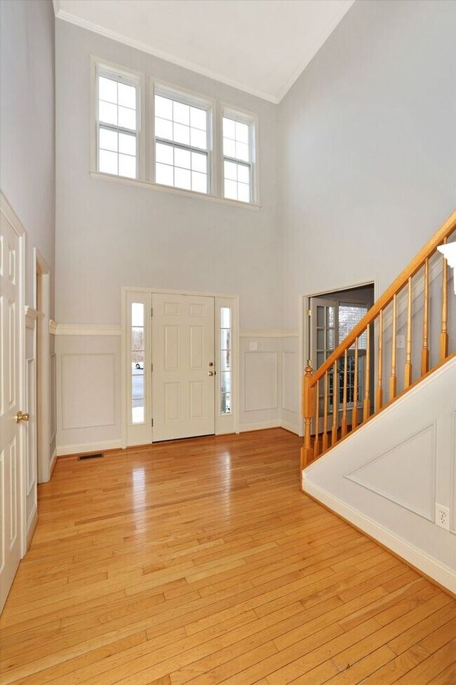 Building Photo - Executive Single Family Style Home for lease