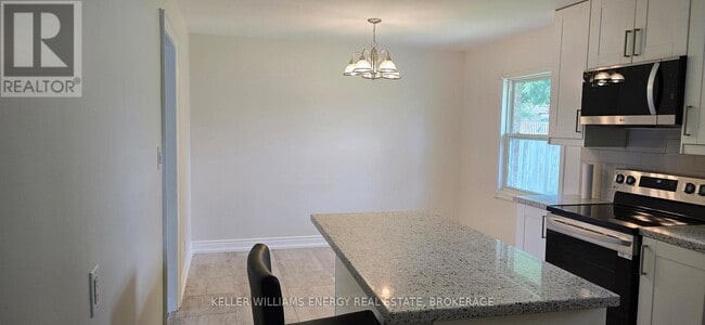 Building Photo - 316 Rossland Rd W