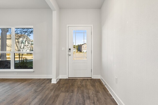 Foto del edificio - 3000 Rachel Pl