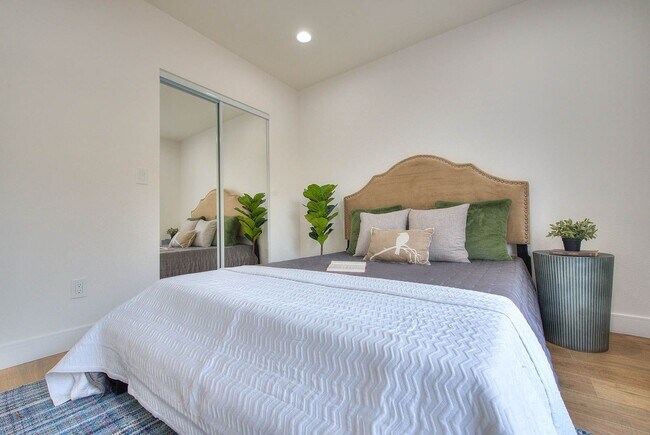 Foto del edificio - Luxury 4 Bed Townhomes in NoHo!