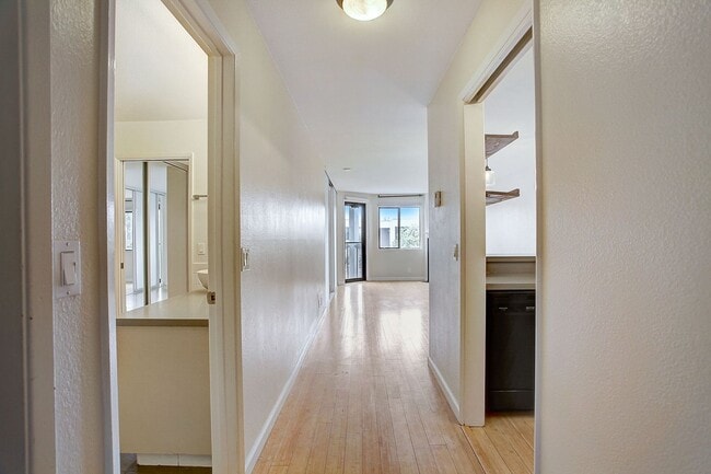 Foto del edificio - Jr. 1 BD w/Parking and Storage(Walking dis...