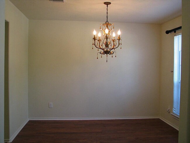 Building Photo - 7 Olde Rose Ct
