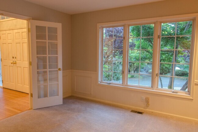 Building Photo - 5Bd/2.75Ba Mercer Island House