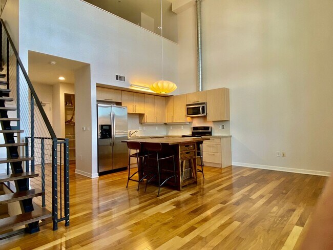Building Photo - Modern Plant 51 Condo with Downtown Views | Secure Access | GE Café Appliances | Dogs Welcome