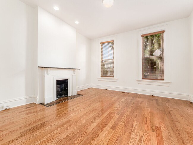 Building Photo - 857 S High St