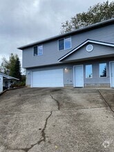 Building Photo - 1845 Skyline Ct S