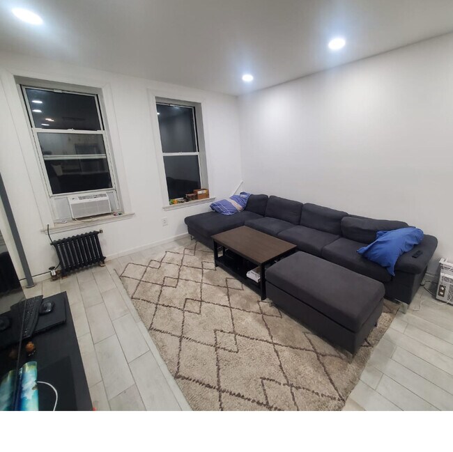 Building Photo - 3152 35th St